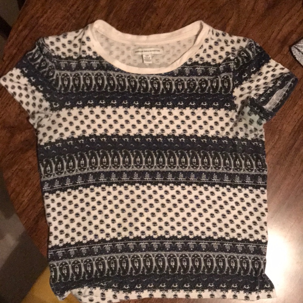 American Eagle printed tee.